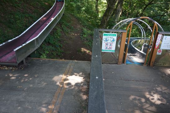 松本アルプス公園の子供冒険広場のローラー滑り台