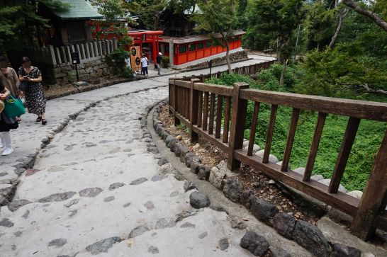 犬山城へのスロープと階段