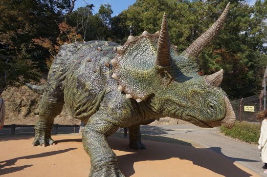 岡崎市東公園の恐竜モニュメント